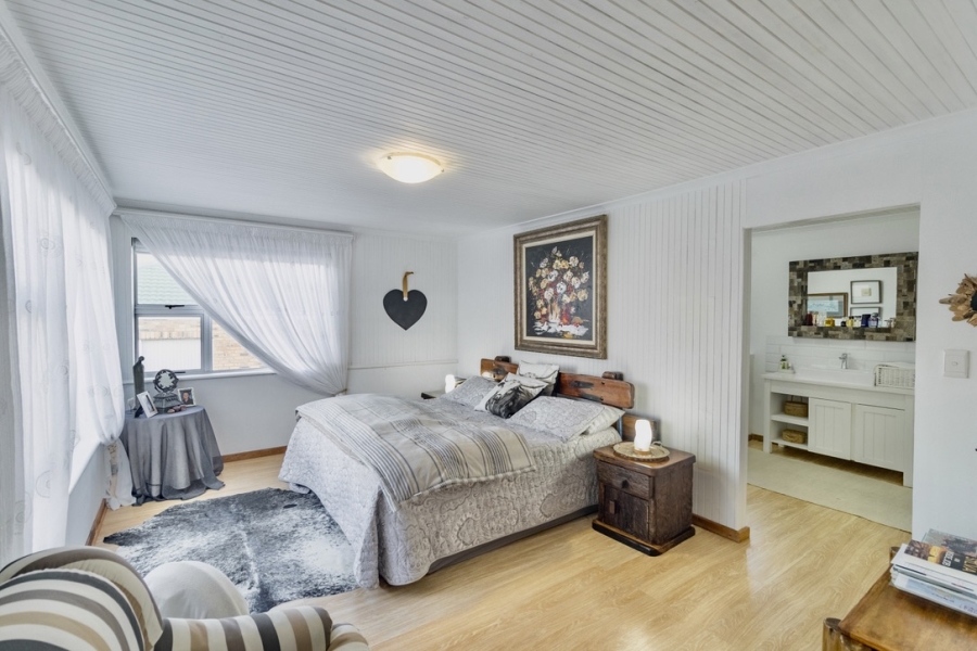 6 Bedroom Property for Sale in Yzerfontein Western Cape